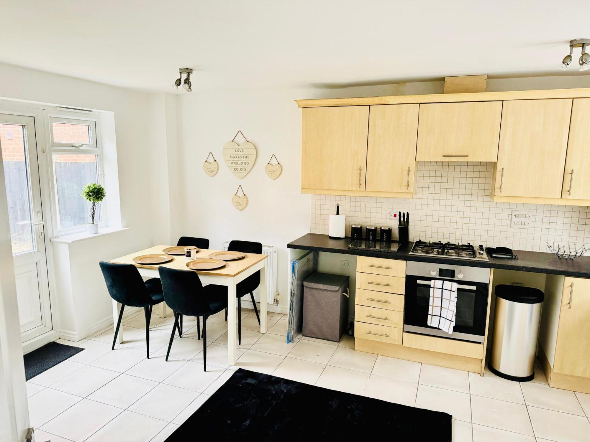 Harmony House 3 Bedroom New Build For Families, Contractors, Black Country Museum Sleeps 6 Типтън Екстериор снимка