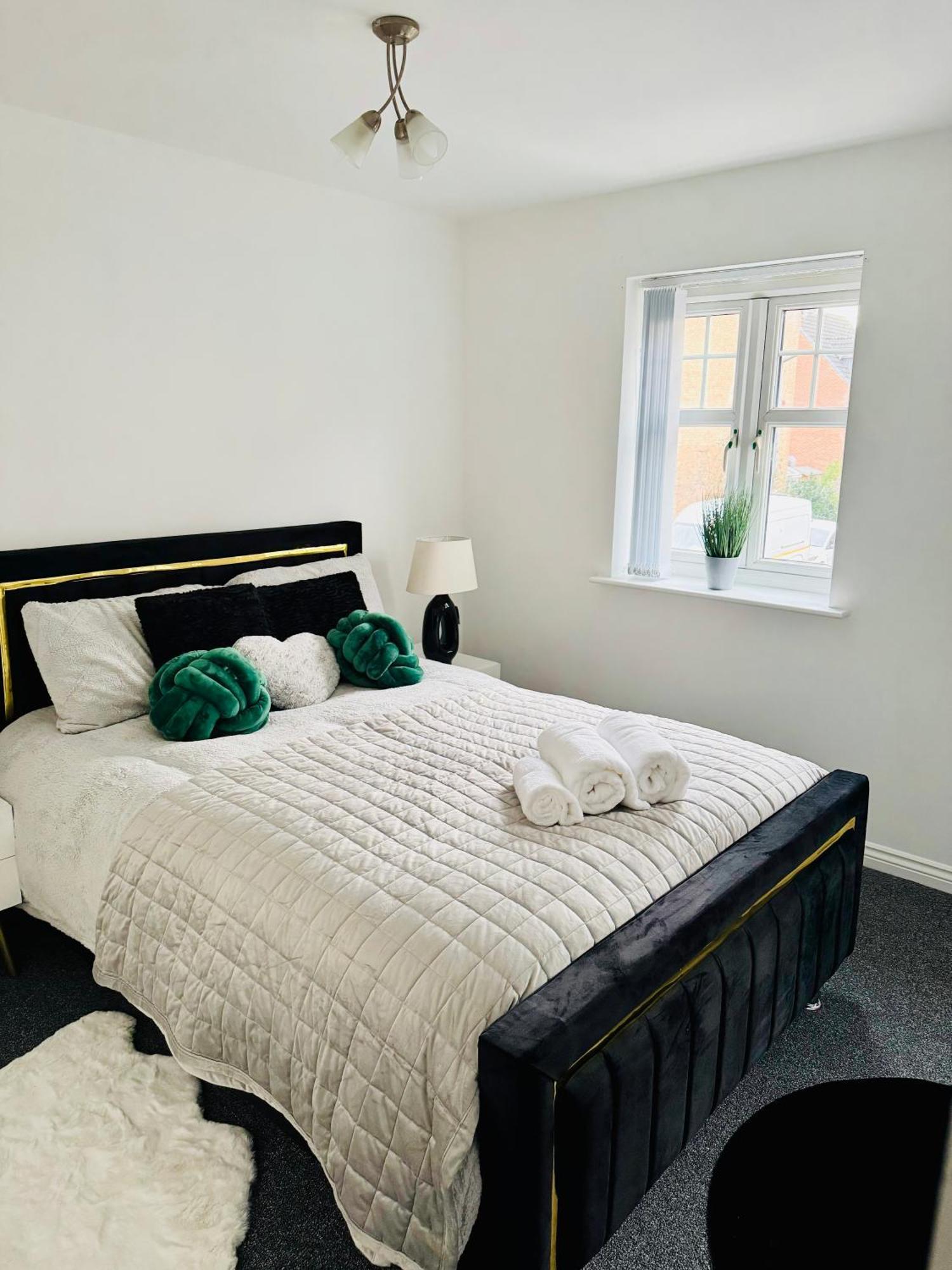 Harmony House 3 Bedroom New Build For Families, Contractors, Black Country Museum Sleeps 6 Типтън Екстериор снимка