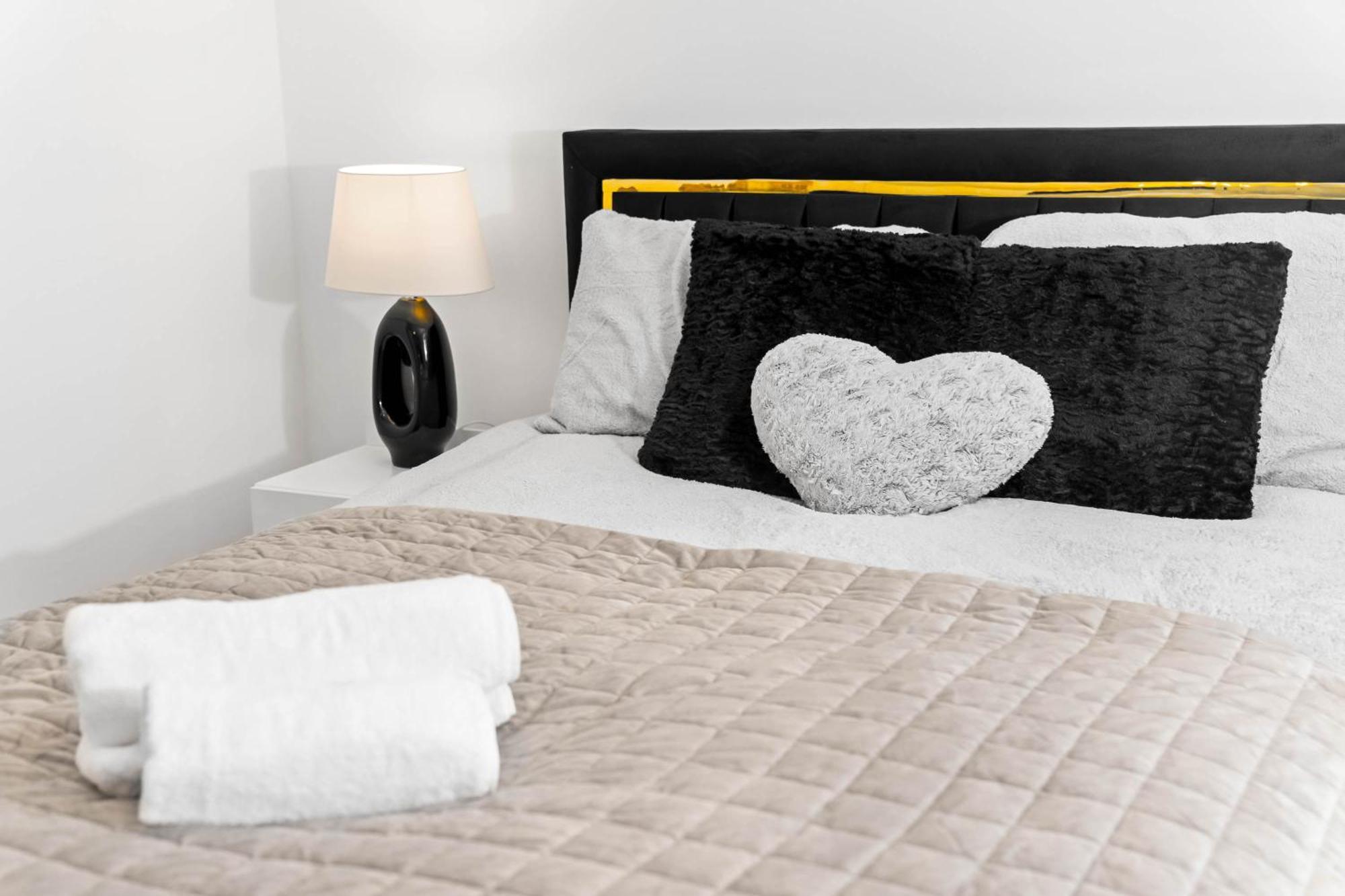 Harmony House 3 Bedroom New Build For Families, Contractors, Black Country Museum Sleeps 6 Типтън Екстериор снимка